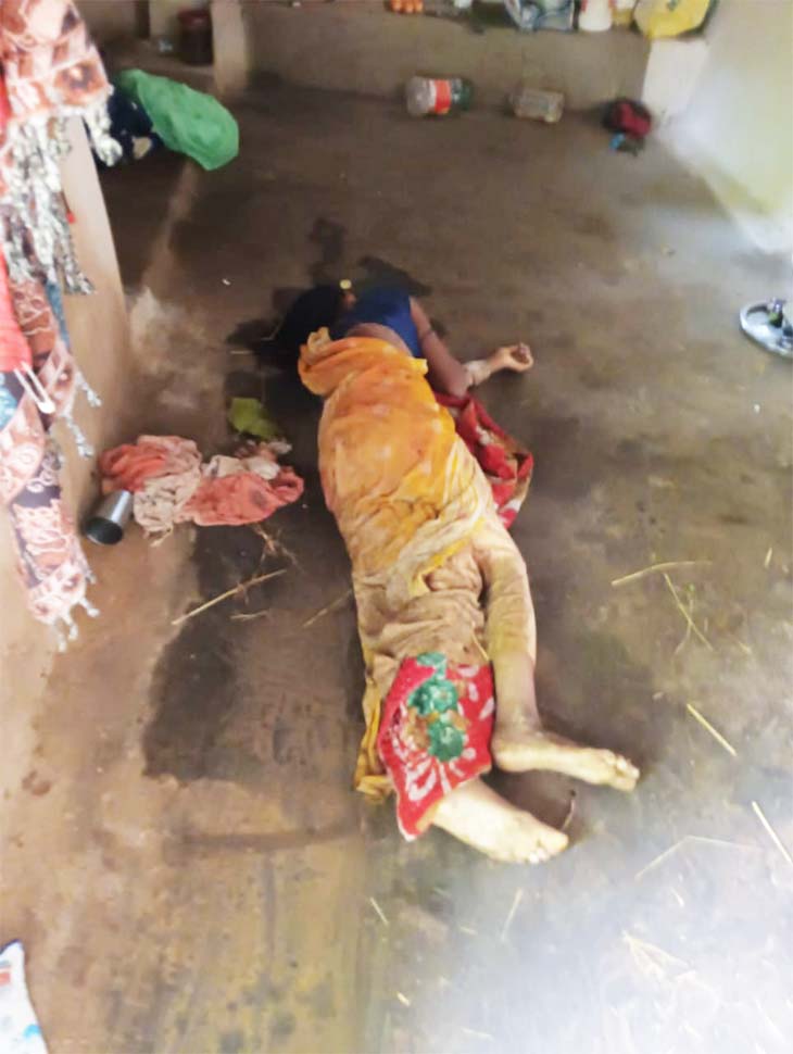 कुल्हाड़ी के हमले से महिला की मौके पर ही मौत हो गई।