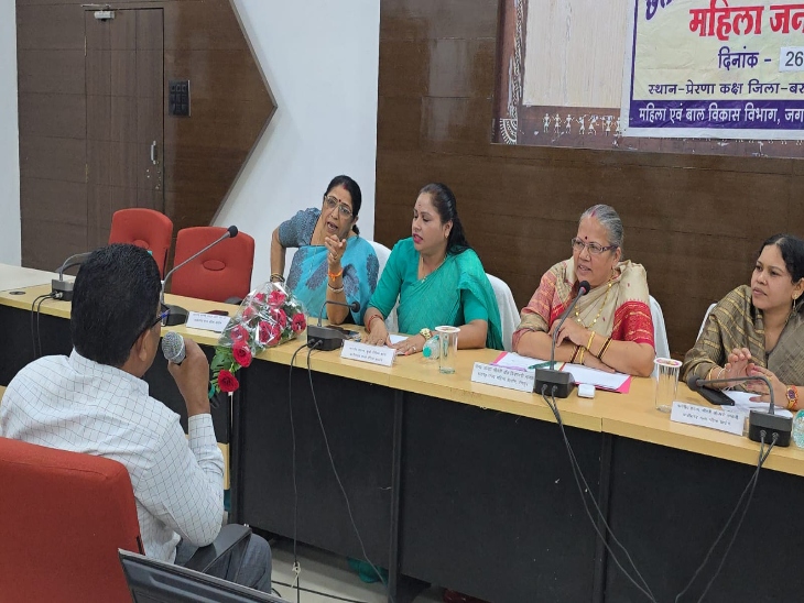 बेटे के इस तर्क पर किरणमयी नायक ने उन्हें जमकर फटकार लगाई।