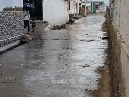 सीकर जिला मुख्यालय पर करीब 5 मिनट तक बारिश हुई जिससे मौसम सुहावना हो गया।