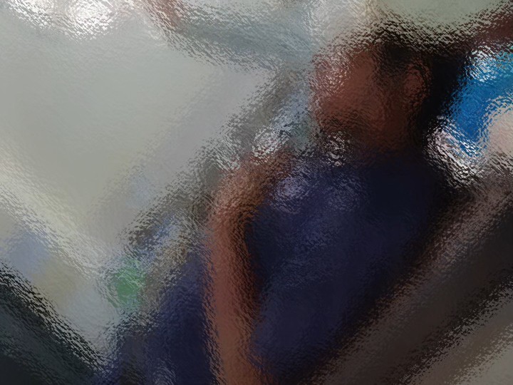 घायल का इलाज जारी है।