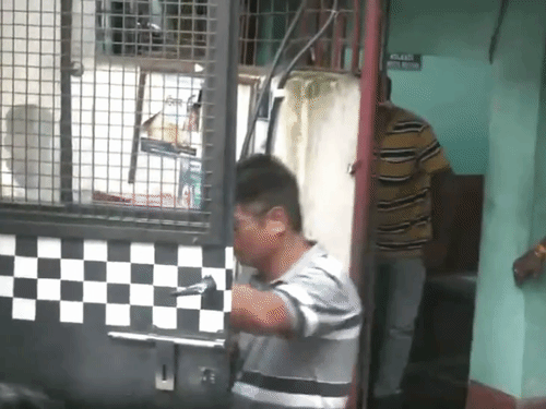 Kolkata Law College Student Gang Rape Case; Staff | BJP TMC | कोलकाता के लॉ  कालेज में छात्रा से गैंगरेप: पीड़ित बोली- आरोपियों के पैर पकड़कर  गिड़गिड़ाई; गार्ड रूम में ...