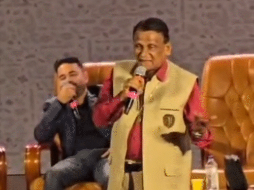 हास्य कवि सुरेंद्र दुबे की रायपुर में लास्ट परफॉर्मेंस, तस्वीर 22 जून की है।