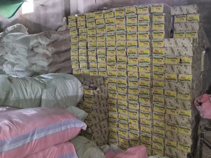 दुर्ग जिले में गुटखा फैक्ट्री पर जीएसटी विभाग और खाद्य एवं औषधि प्रशासन विभाग की टीम का छापा - Dainik Bhaskar