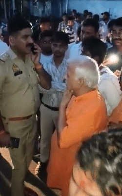 बवाल बढ़ता देख मौके पर पुलिस भी पहुंच गई है।