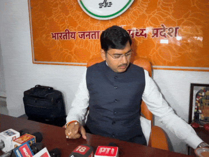 बीजेपी मीडिया प्रभारी आशीष अग्रवाल ने पीसीसी चीफ की राजनीतिक को अप्रासंगिक बताया।