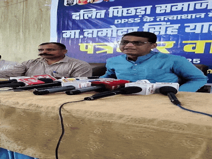 DPSS के पदाधिकारियों ने इटावा की जातीय हिंसा की घटना पर सख्त कार्रवाई नहीं होने पर 3 जुलाई को देशभर में मनुस्मृति की प्रतियां जलाकर विरोध प्रदर्शन करने की चेतावनी दी है।