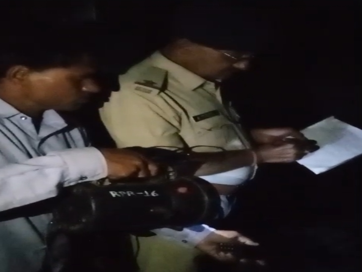 इस मामले में फैक्ट्री मालिक से पूछताछ कर आगे की जांच कर रही है।