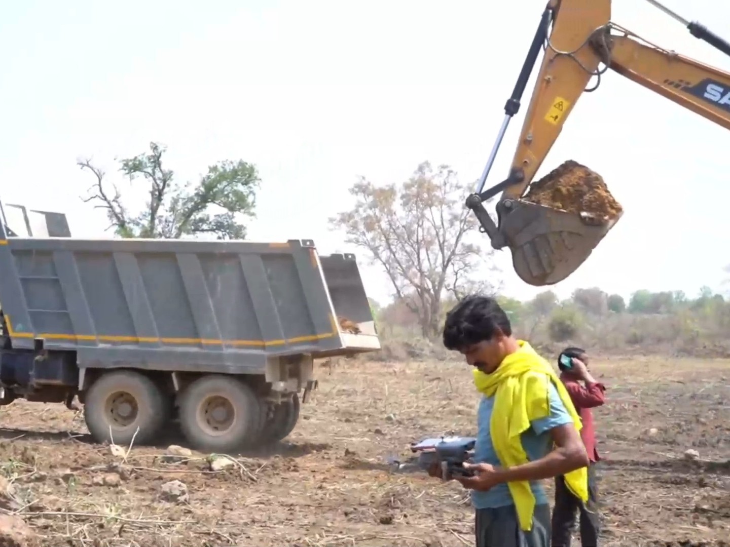 ग्रामीणों ने मिलकर तालाब का जीर्णोद्धार कराया।