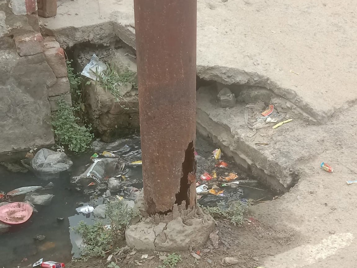 Danger from dilapidated electricity pole in Mahtiniya Khurd village