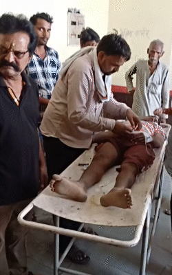 परिजन युवक को अस्पताल लेकर गए, जहां एंटी वेनम इंजेक्शन लगाने के बाद उसे अयोध्या मेडिकल कॉलेज रेफर कर दिया गया है।