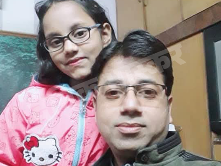 शोभित की बेटी ने बड़ी मां को फोन करके बताया- तीनों की तबीयत खराब है।