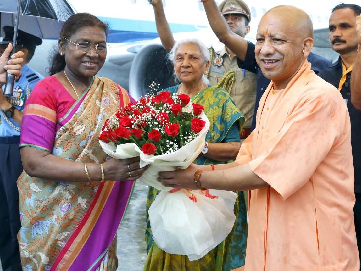 राष्ट्रपति द्रौपदी मुर्मू का स्वागत करतीं राज्यपाल आनंदीबेन पटेल और सीएम योगी।