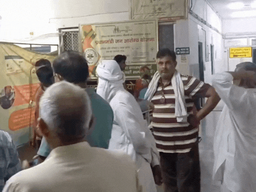 गोली लगने के बाद परिजन अजय को लेकर अस्पताल निकले। रास्ते में ही अजय ने दम तोड़ दिया।