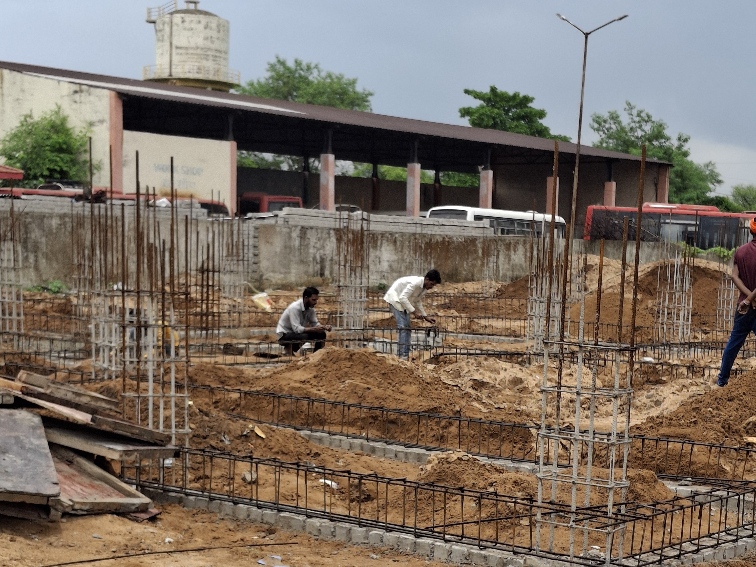 8 करोड़ रुपए की लागत से बन रहा बस टर्मिनल