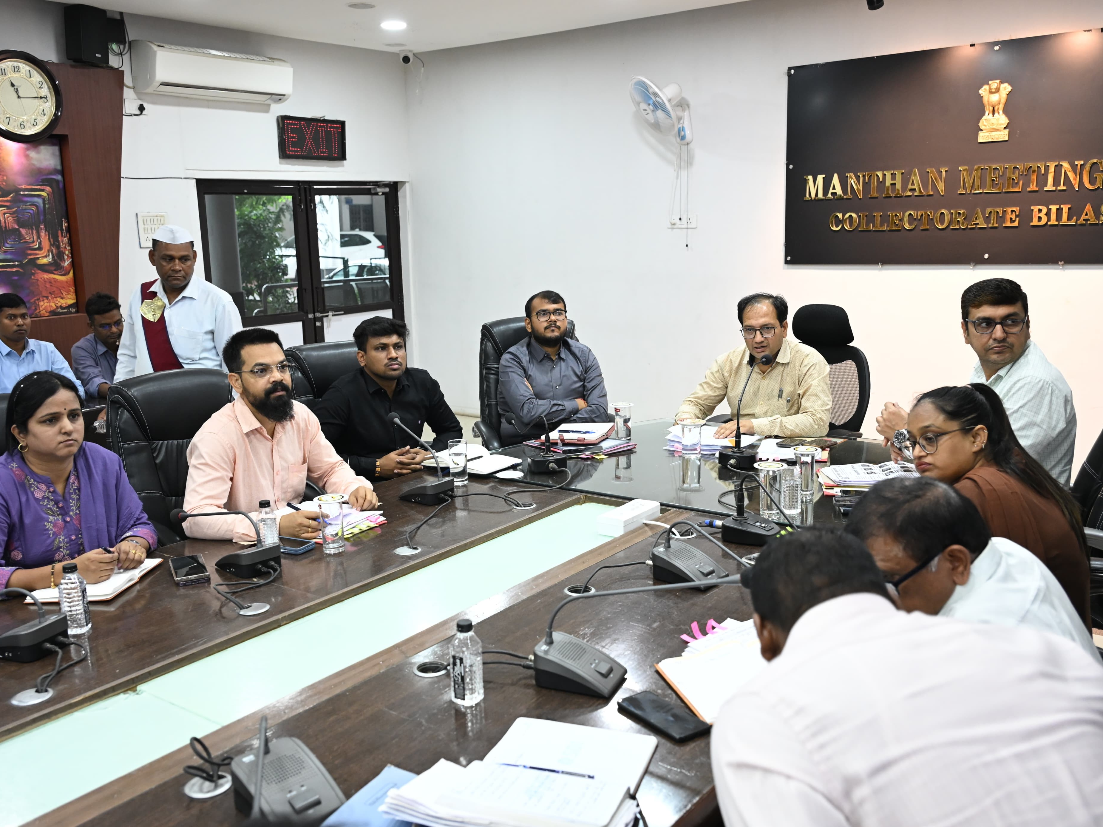 कलेक्टर संजय अग्रवाल ने साप्ताहिक टीएल बैठक ली।