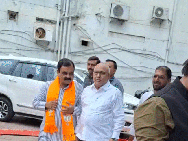 बीजेपी प्रदेश अध्यक्ष के लिए नामांकन से पहले प्रदेश कार्यालय पहुंचे हेमंत खंडेलवाल। - Dainik Bhaskar