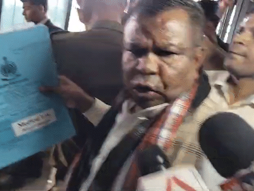 कोर्ट में सुनवाई के दौरान लखमा ने जज से कहा कि, मैं पाकिस्तान का नहीं, भारतीय हूं।