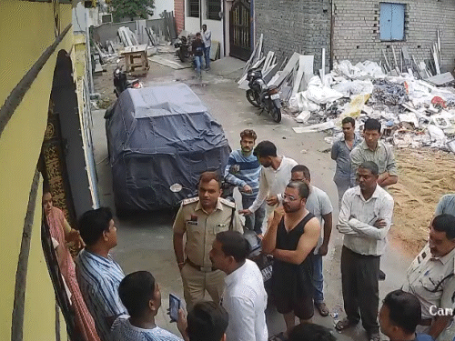 घटना का CCTV भी सामने आया था।