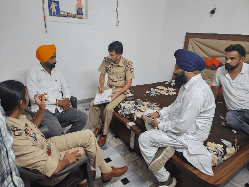 तनेजा कॉलोनी में चोरों ने दो घरों को निशाना बनाया। - Dainik Bhaskar