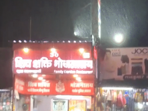 चित्तौड़गढ़ में देर रात हुई बारिश से सड़कों पर पानी बहने लगा।