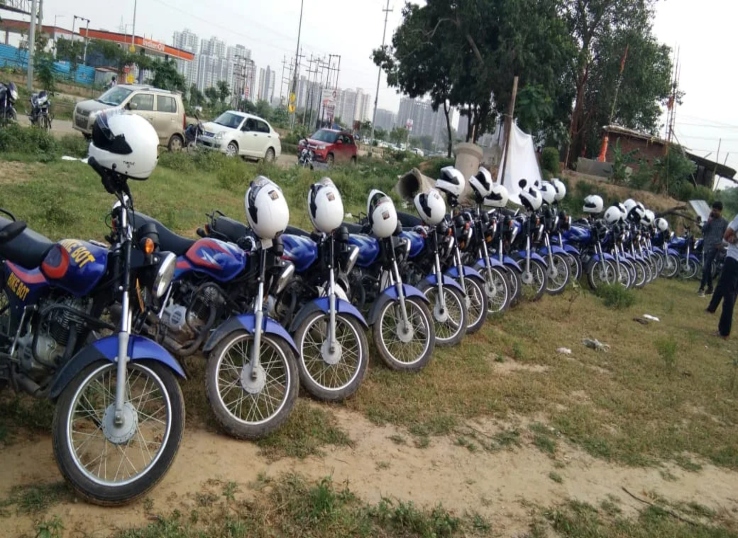 इन गाड़ियों को देने का झांसा देकर ठगी की आरोपियों ने।