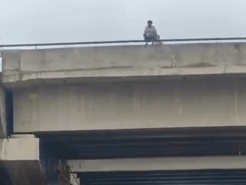 After a dispute with his wife, the young man climbed onto the bridge