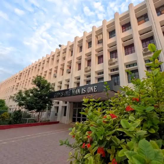 CMS की 17 शाखाओं की मान्यता रद्द करने की सिफारिश की गई है।