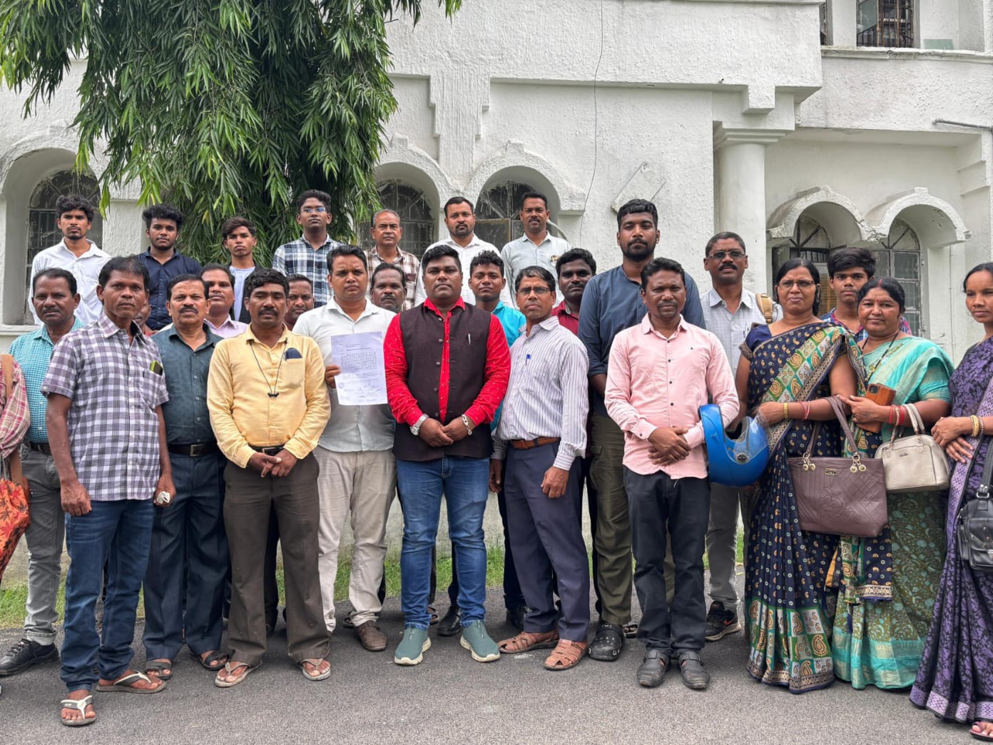 ईसाई समाज ने कब्रिस्तान के लिए जमीन की मांग की है।