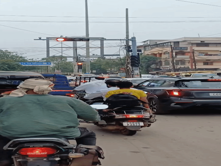 एक्सप्रेस-वे और फ्लाईओवर बनने से ट्रैफिक जाम से लोगों को राहत मिलेगी।