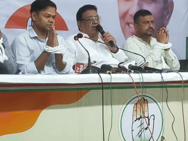 प्रेस कॉन्फ्रेंस में बीजेपी के नए प्रदेश अध्यक्ष पर सवाल किए गए कि वो कोई जवाब देंगे या बंधे हाथों वाला डमी अध्यक्ष बनकर चुप रहेंगे।