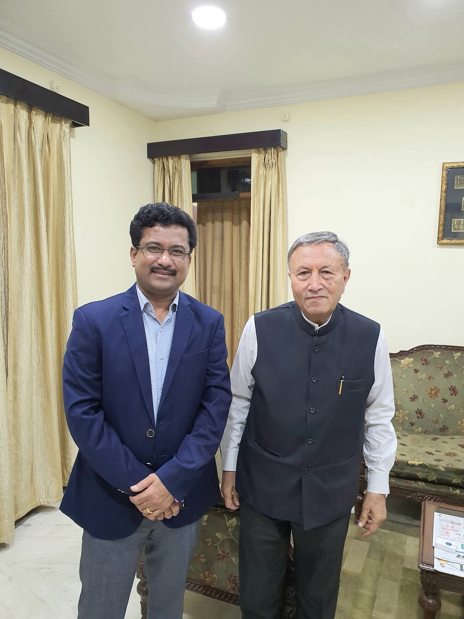 आईएएस अधिकारी सोनमणि बोरा ने शेखर दत्त के साथ अपनी हाल ही में हुई आखिरी बातचीत सोशल मीडिया पर साझा की।