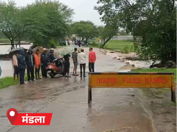 मंडला के बिछिया में कई गांवों में दो फीट से ज्यादा पानी भर गया।