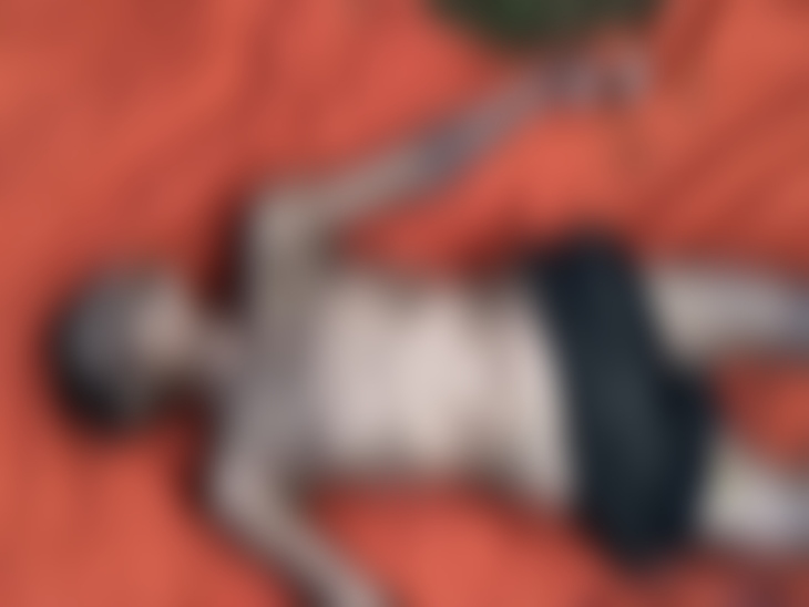 नाले में बहे रेलवे कर्मचारी का 40 घंटे बाद शव मिला है।