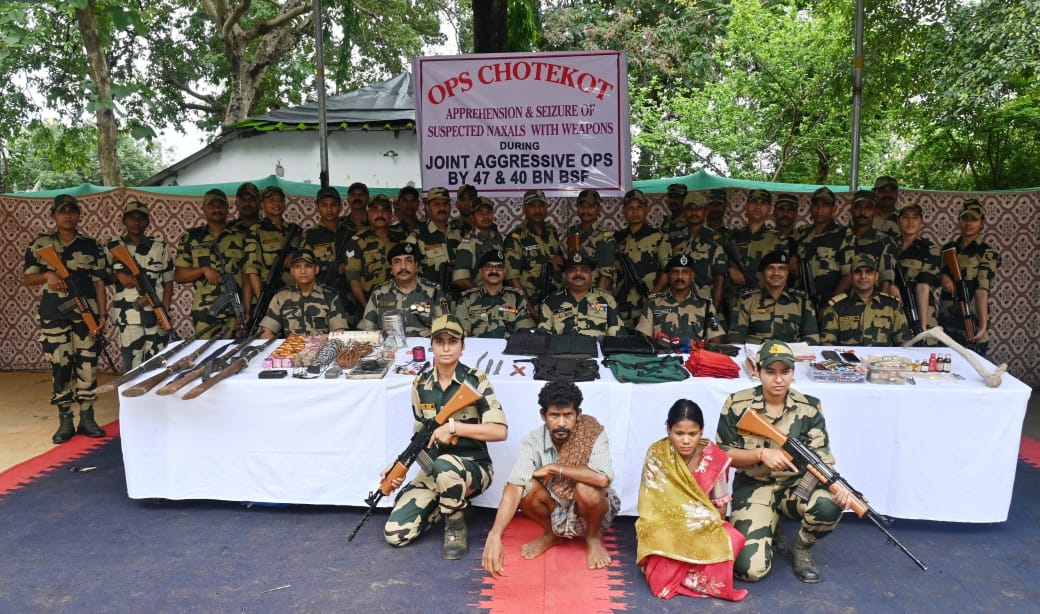 BSF के जवानों ने अबूझमाड़ के मीनडी गांव से 2 नक्सलियों को गिरफ्तार किया है।