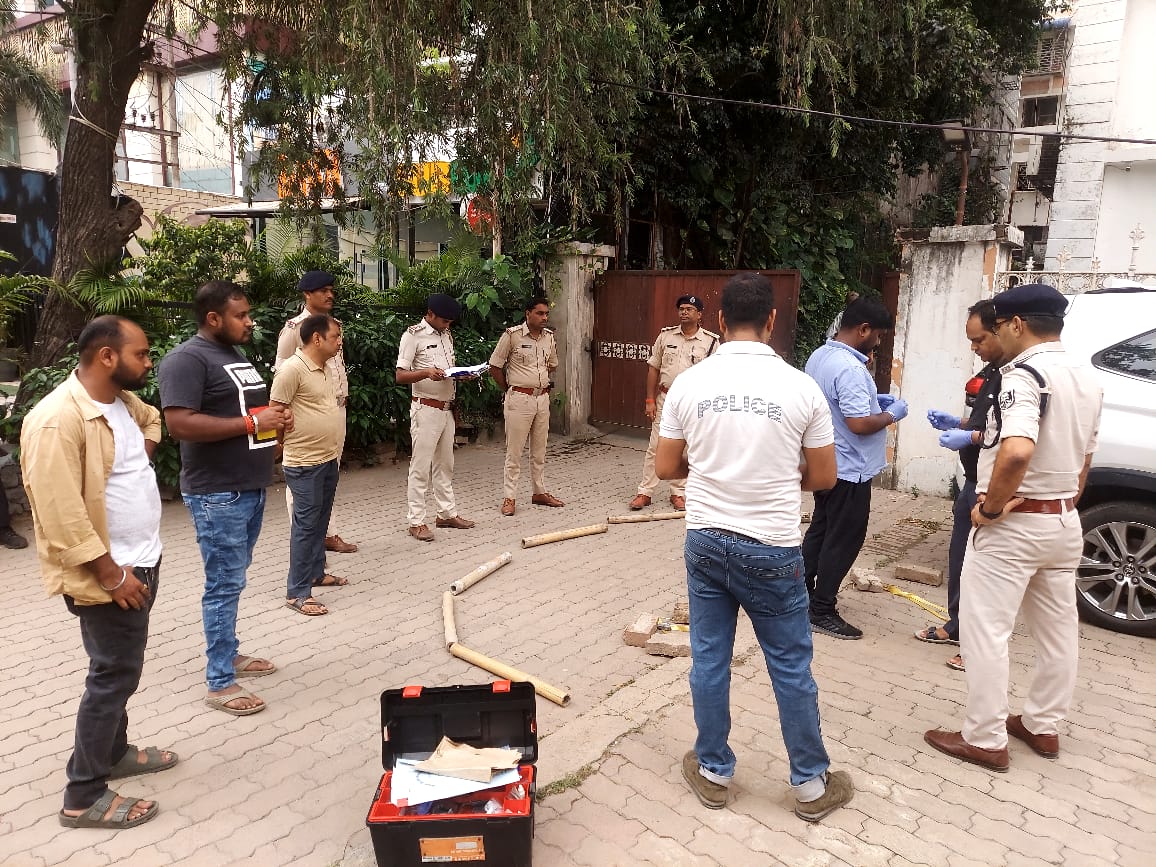 शनिवार सुबह FSL की टीम मौके पर पहुंची।