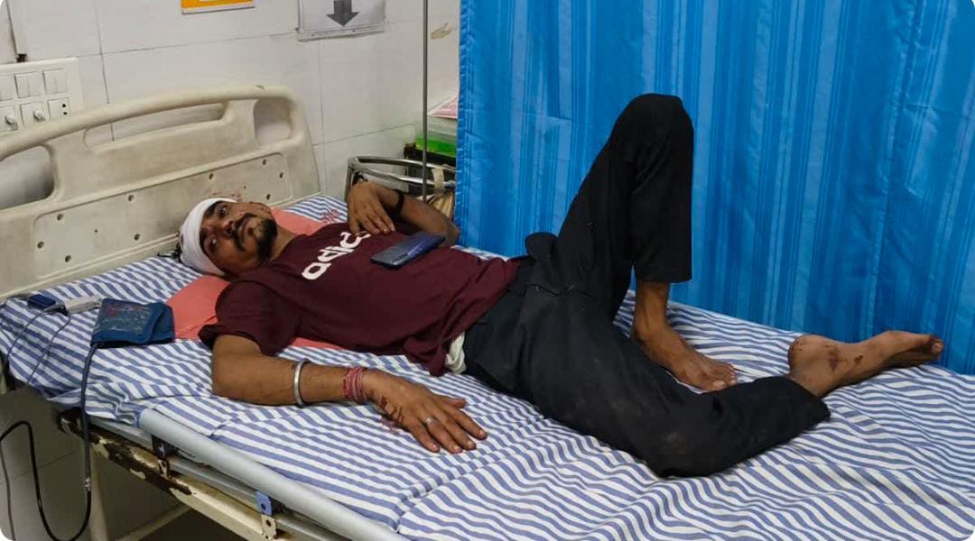 जानकारी के अनुसार भाजपा नेता के दोस्त अक्षय जाट के सिर पर गंभीर चोट है। हालांकि, फिलहाल उसकी हालत ठीक है।