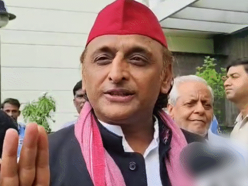 Election Commission Working Behest Bjp Akhilesh Yadav Lucknow Voter List Cm  Uttar Pradesh | 'कोई अस्पताल ऐसी दवा बनाए, जिससे वो मुख्यमंत्री बन जाएं': अखिलेश  यादव का ब्रजेश पाठक पर ...
