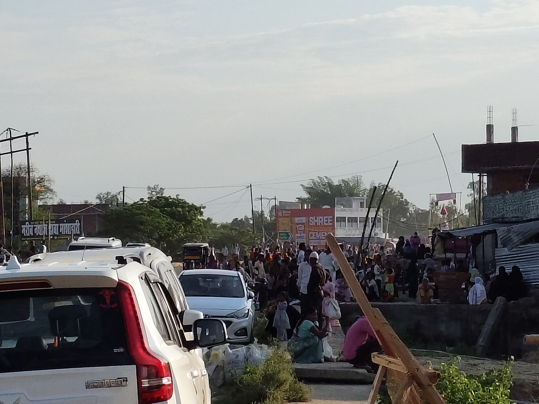 जुलूस मे उमड़ा लोगों का हुजूम। - Dainik Bhaskar