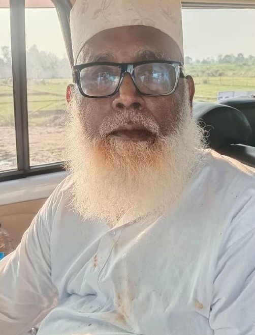 आरोपी झांगुर बाबा पुलिस थानों में फर्जी मुकदमे दर्ज कराकर लोगों को प्रताड़ित करता था।