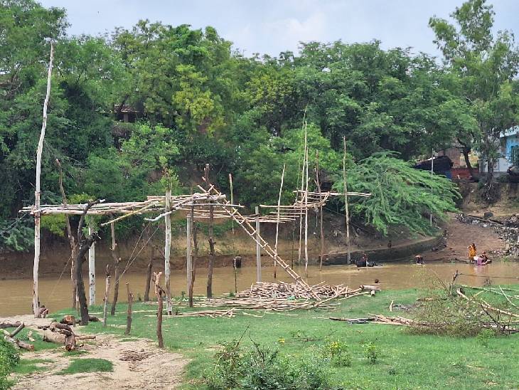 This is a picture of the bridge that the villagers were making on their own. The administration stopped the construction of it, stating the risk.
