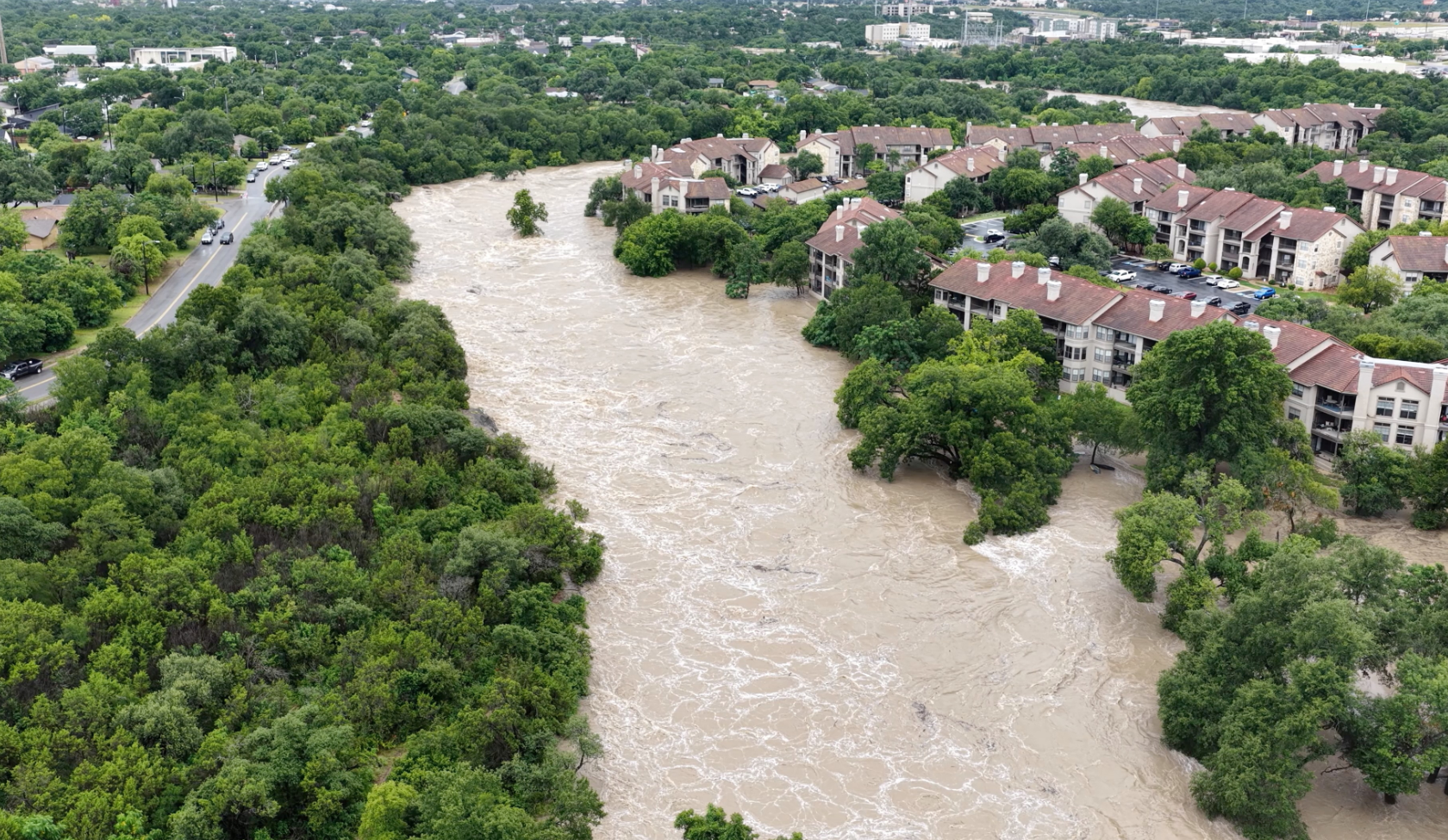 Many houses were submerged by floods in the Guadalup river of Texas. Due to which people are facing problems.