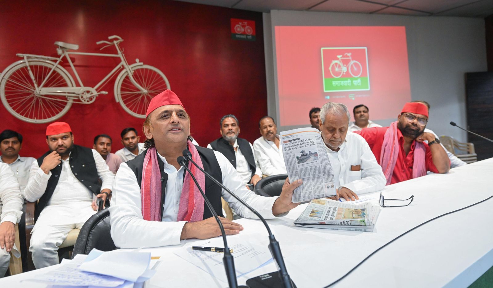 अखिलेश यादव ने कहा कि भाजपा सरकार में जो भी निर्माण कार्य हुए उनकी गुणवत्ता पर उंगलियां उठती रही हैं। भाजपा असल में धोखा ही देती आई है।