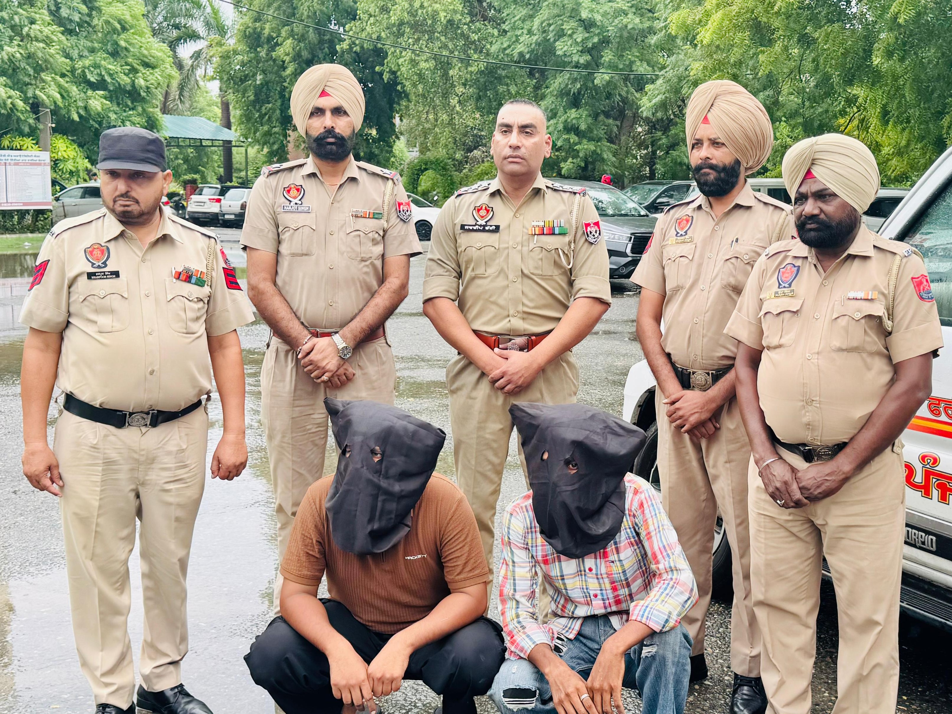 Faridkot Police Arrest Two Smugglers Heroin Worth 2.5 Crore | Tarn Taran  Resident | फरीदकोट में ढाई करोड़ की हेरोइन समेत 2 गिरफ्तार: तरनतारन से सप्लाई  करने आए थे, डीएसपी बोले ...