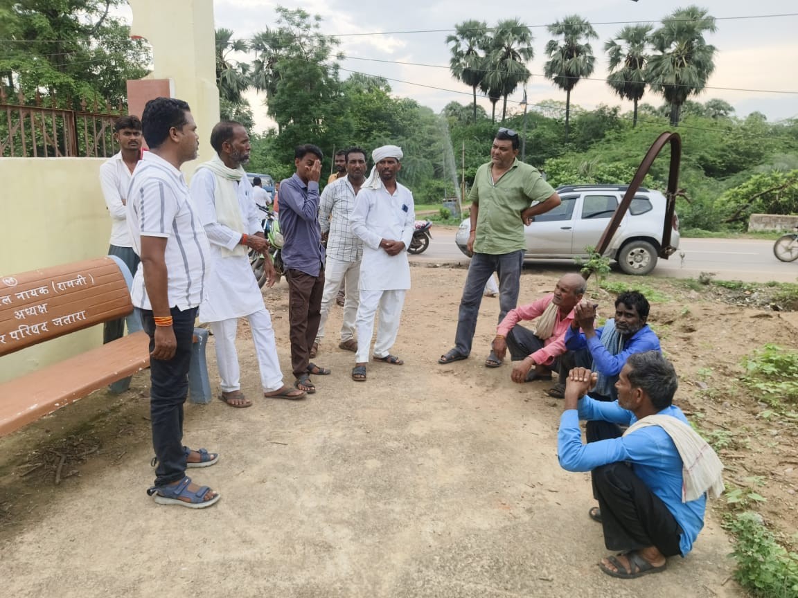 कुशवाहा समाज अध्यक्ष आनंद कुशवाहा ने समाज के लोगों के साथ परिजनों से की मुलाकात की है।