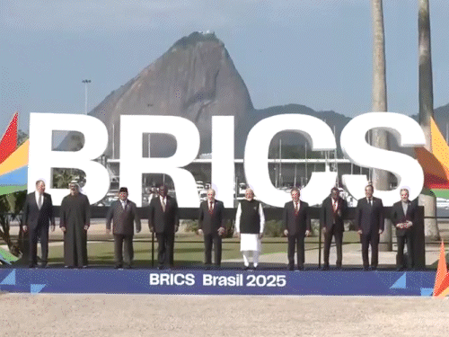 PM Modi, Brazilian President Lula de Silva and leaders of BRICS countries took group photographs. - Dainik Bhaskar