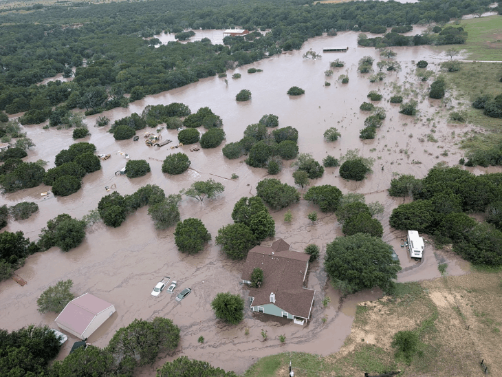 81 people have been killed so far in Texas floods in Texas. There is still a threat of floods in many areas. - Dainik Bhaskar