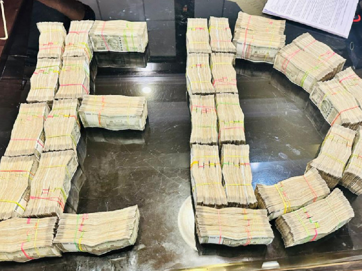 ईडी रेड में 78 लाख कैश जब्त किया गया।
