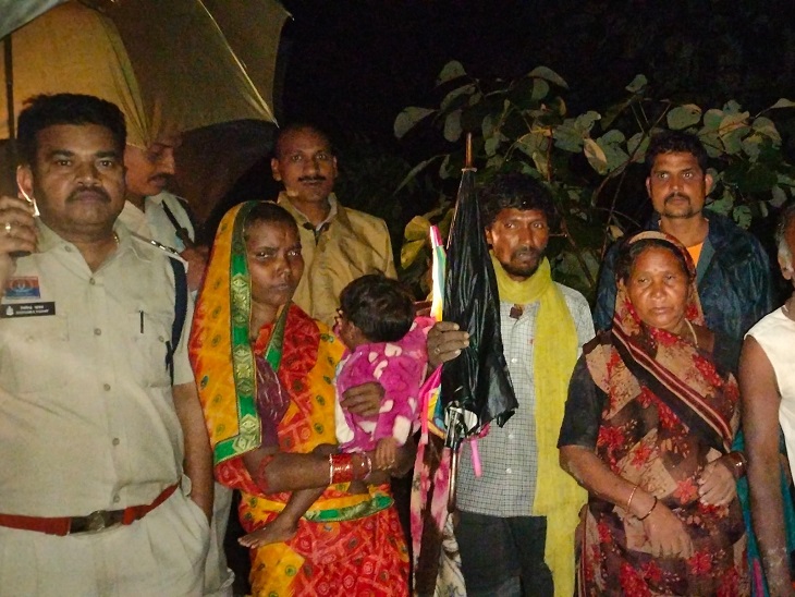 कोरबा के पाली ब्लॉक के ढुकुपथरा और पोंडी के लब्दापारा के ये ग्रामीण खेती के काम से गए थे।