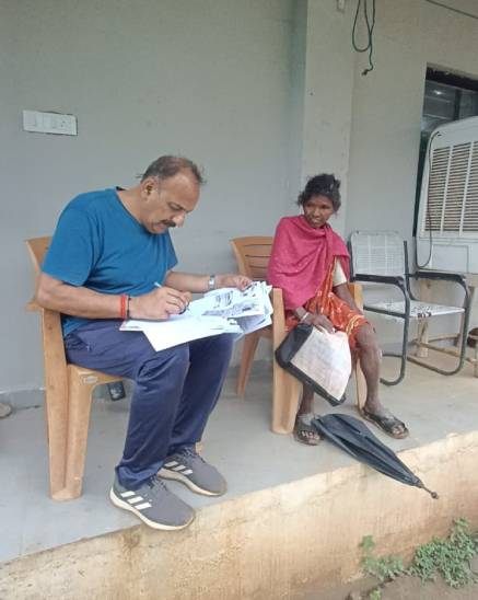 नक्सली कमांडर की पत्नी ने भी पट्‌टे के लिए आवेदन किया।