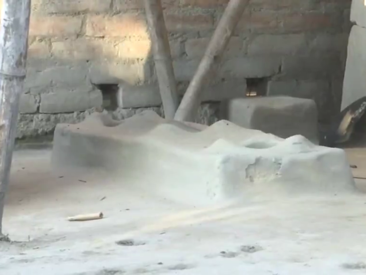 Babu Lal Oraon's family used to cook on this clay stove.